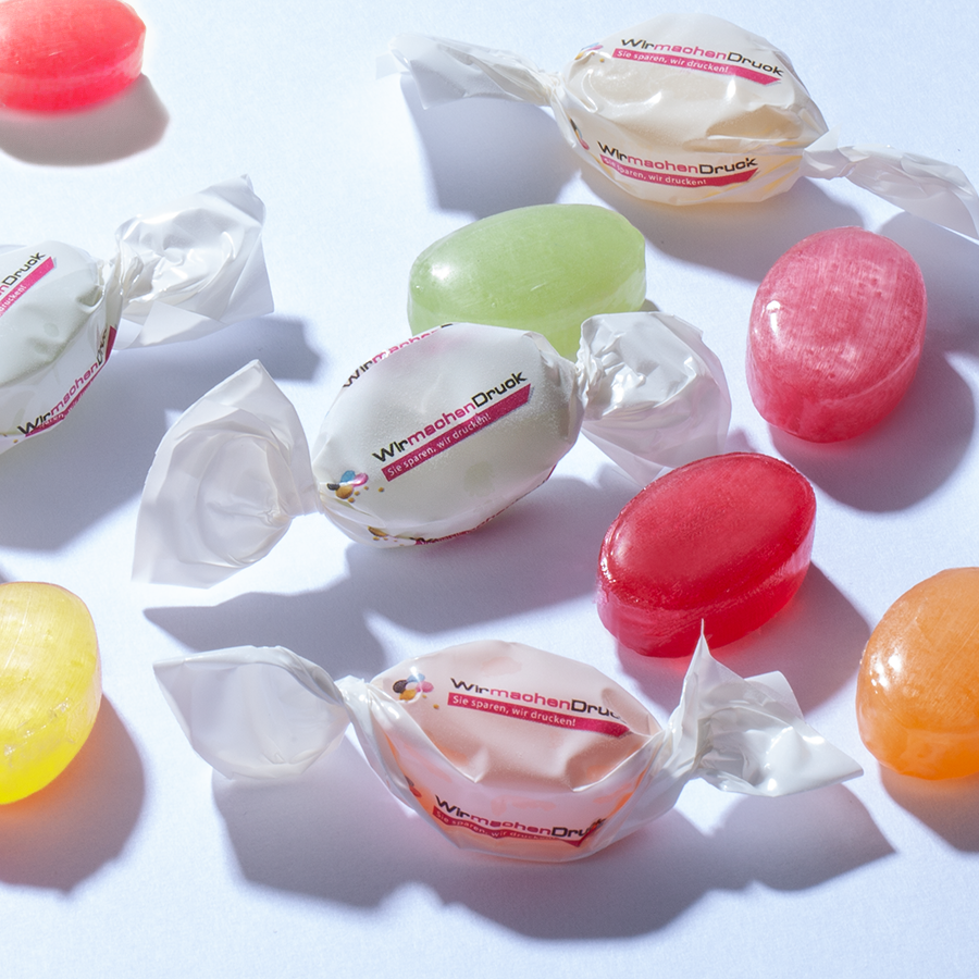 Sortiment an Bonbons in unterschiedlichen Geschmacksrichtungen und mit individuell bedruckbarer Verpackung