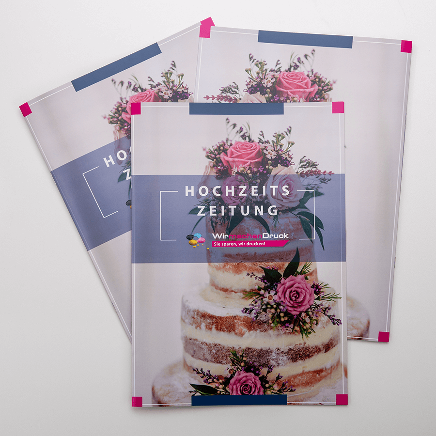 Vollfarbig gedruckte Hochzeitszeitungen in DIN-A4-Hochformat, mit Drahtheftung
