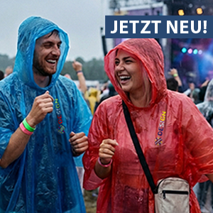 Zwei Personen tragen bunte Unisex-Regenponchos
