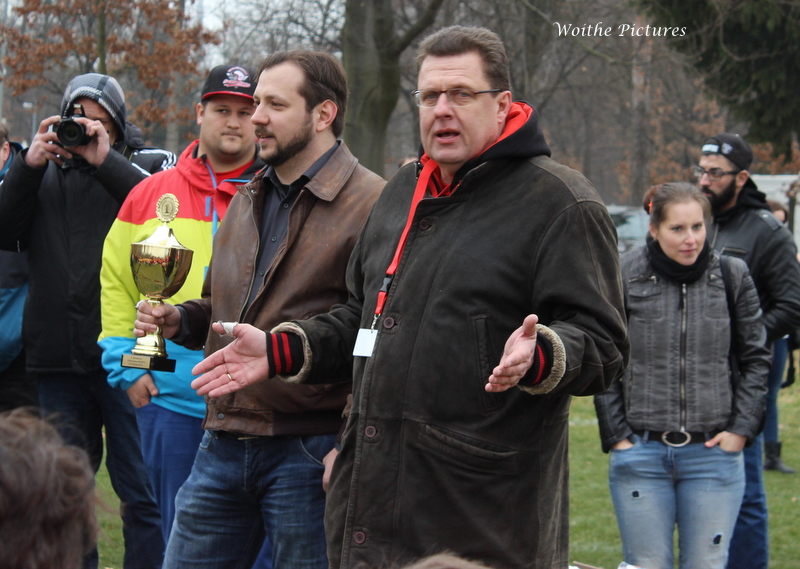 Pokalübergabe beim WIRmachenDRUCK U19 Bowl