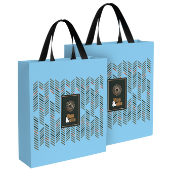 Beidseitig farbig bedruckte Papiertragetasche in M mit Schleifenband, 34 x 39 x 11 cm, 4/0-farbig