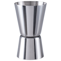 Nahaufnahme unbedrucker Messbecher aus Edelstahl