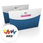 faltblatt-gefalzt-auf-265-cm-x-150-cm-6seiter-zickzackfalzbeidseitig-bedruckt-44-farbig-2-sonderfarben-hks