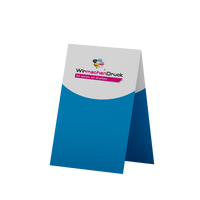 Faltblatt, gefalzt auf MAXI-Format quer (12,5 cm x 23,5 cm), horizontaler Mittelfalz, 4-seitig