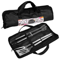 geschlossene und offene schwarze Tasche bedruckt mit graviertem Grillbesteck