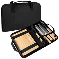 geschlossene und offene Tasche schwarz mit Schneidebrett und Grillbesteck