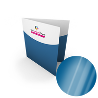 Hochglanz-UV-Lack Faltblatt, gefalzt auf Quadrat 10,5 cm x 10,5 cm, vertikaler Mittelfalz, 4-seitig