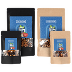 Tee in großen und kleinen Beuteln in schwarz und natur farben