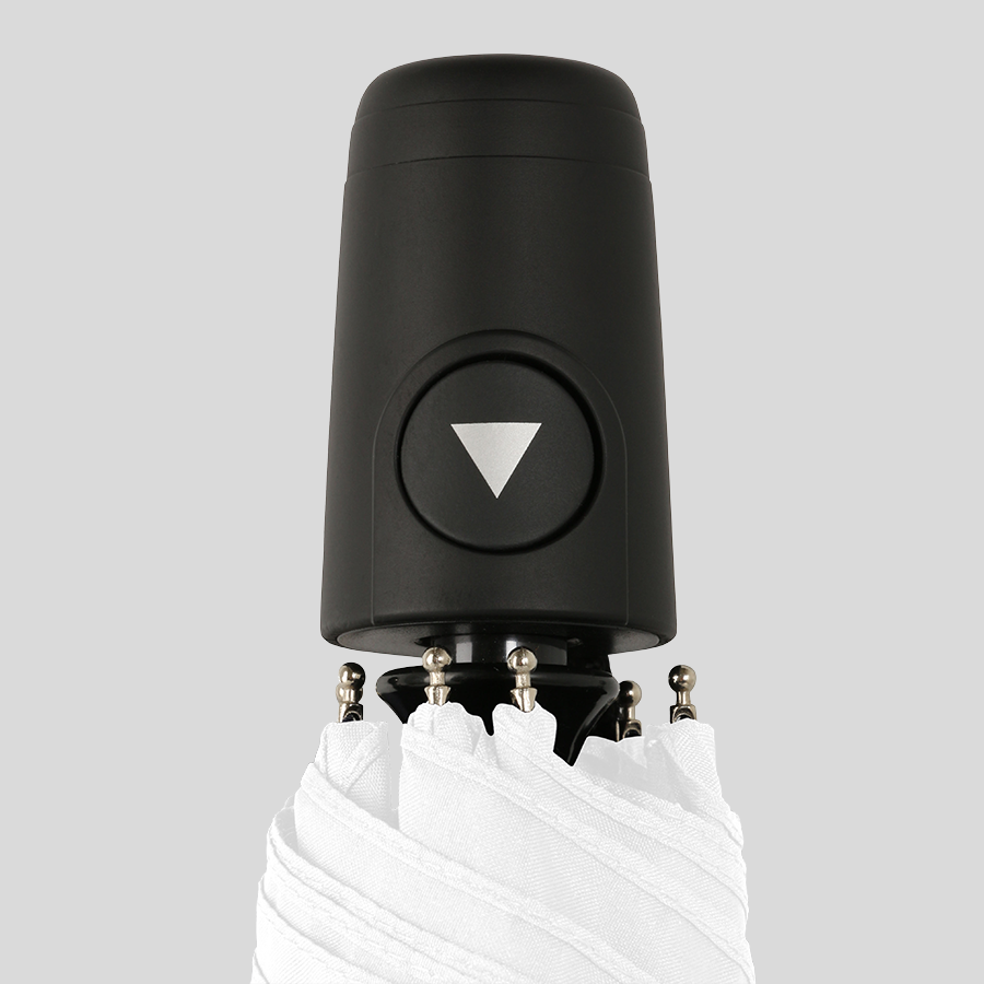 Detailansicht des Griffs eines weißen Mini-Taschenschirms mit Automatik von doppler, vollfarbig bedruckbar