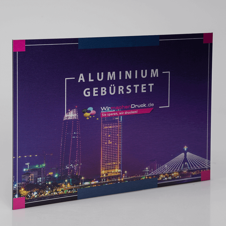 Bunt bedrucktes Schild aus gebürstetem Aluminium
