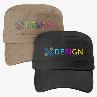 Zwei Army-Caps, eine mehrfarbig bestickt und eine vollfarbig bedruckt