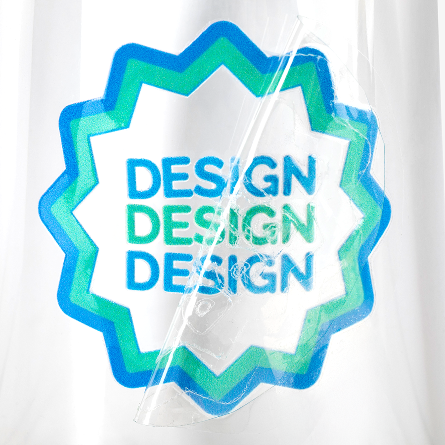 Detailansicht hochtransparenter UV-DTF-Aufkleber im individuellen Design