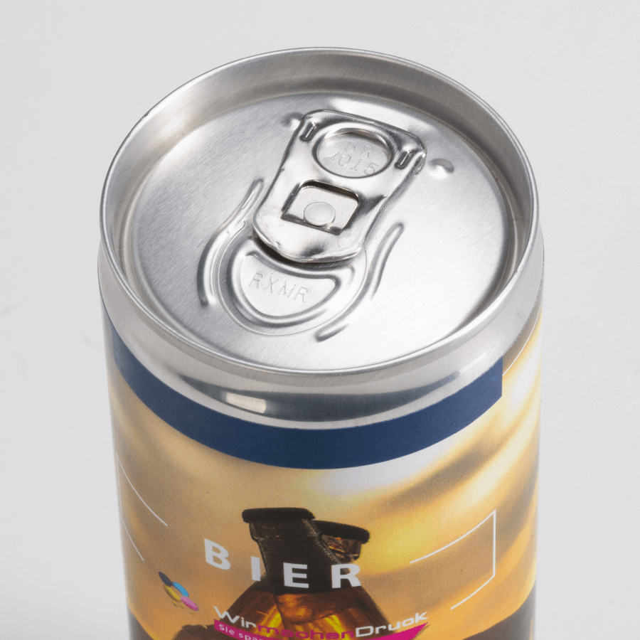 Detailansicht Aluminium-Getränkedose mit erfrischendem Bier, Folie individuell bedruckbar