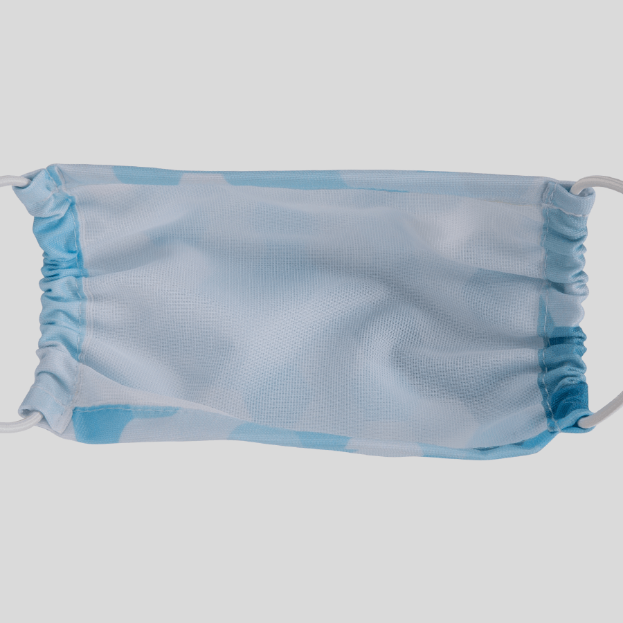Rückseite einer Mund- und Nasenmaske aus Polyester, 2-lagig, mit hellblauem Muster bedruckt
