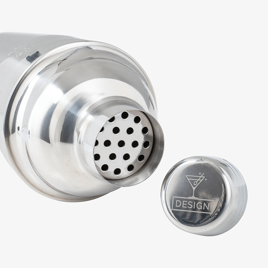 Gravierter Deckel eines hochwertigen Edelstahl-Cocktailshakers
