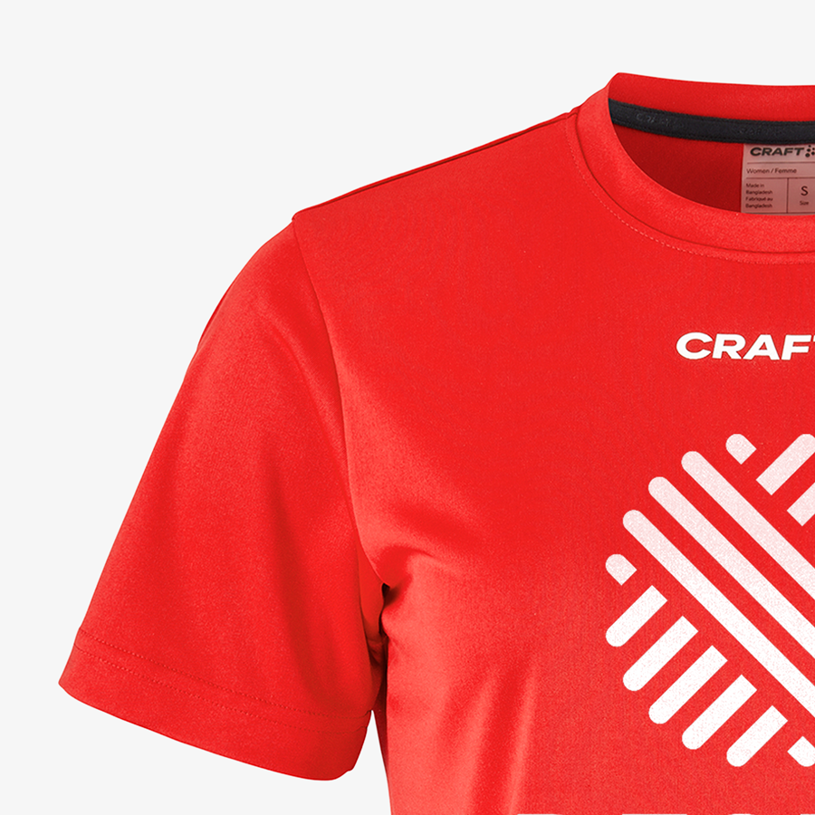 Detailansicht Kragen und Ärmel eines roten Craft-T-Shirts für Damen mit Druck