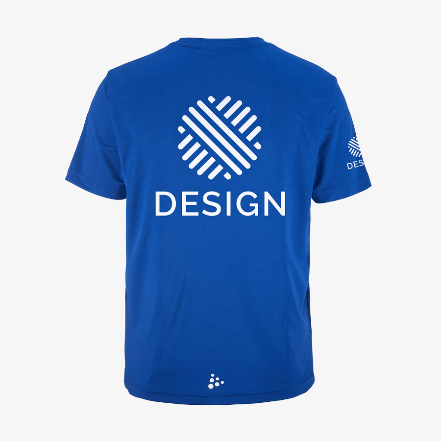 Blaues Craft-Herren-Funktionsshirt Squad Go Function Tee in der Rückenansicht mit individuellem Druckmotiv auf dem Rücken und am Arm