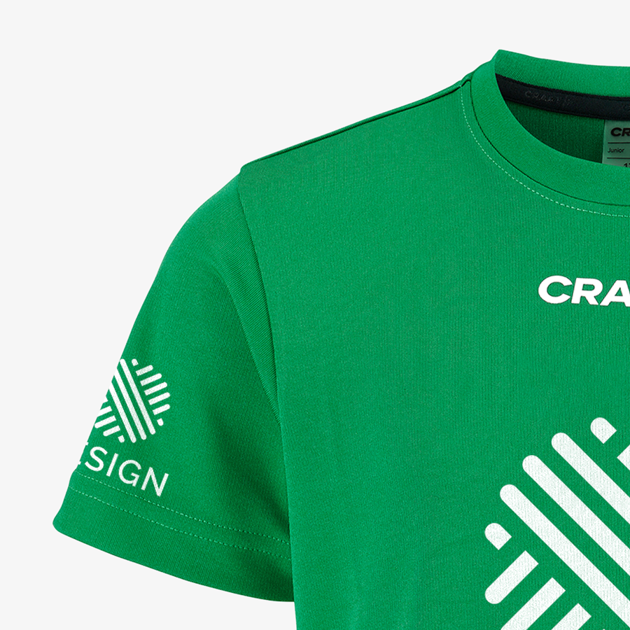 Detailansicht Kragen und Ärmel eines grünes Craft-T-Shirts für Kinder mit Druck