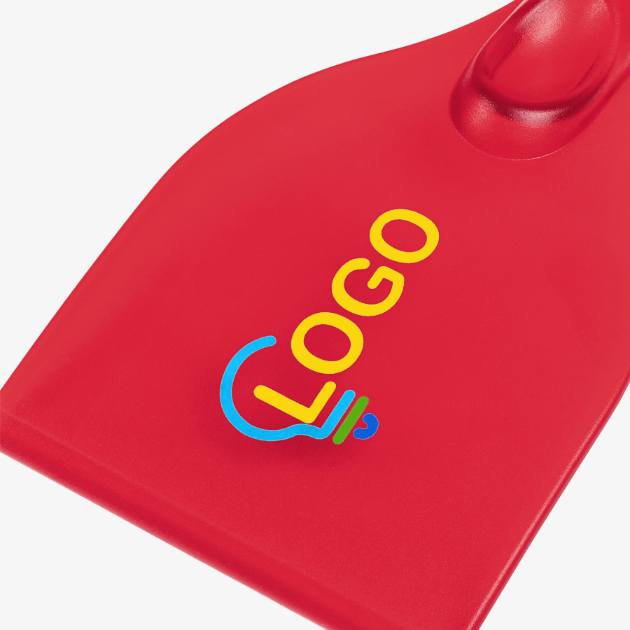 Roter transparenter Eiskratzer mit individuellem Design in der Detailansicht