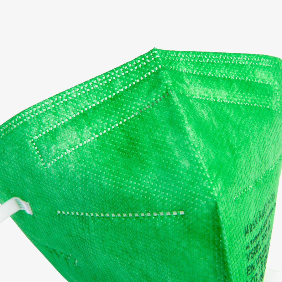 Detail-Ansicht einer hellgrünen, zertifizierten FFP2-Maske mit optimaler Passform und flexiblem Nasenbügel