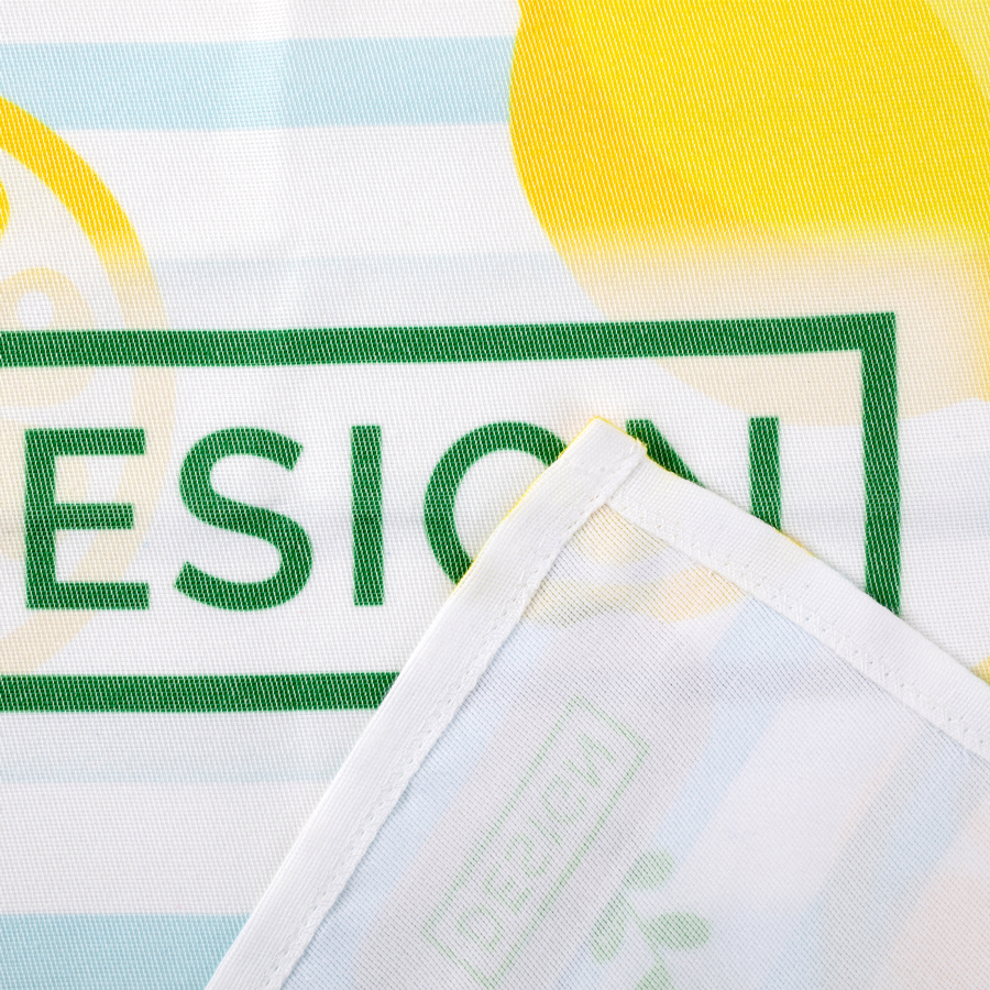 50 x 70 cm großes Foto-Küchenhandtuch individuell bedruckt mit hellblauen Streifen, gelben Zitronen und grünem Logo