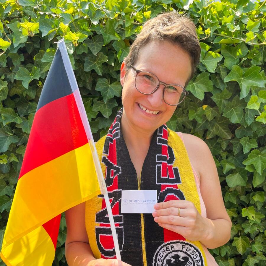 Einsendung WIRmachenFANS-Gewinnspiel: Fußballfan, Deutschland-Schal & -Fahne mit Visitenkarte