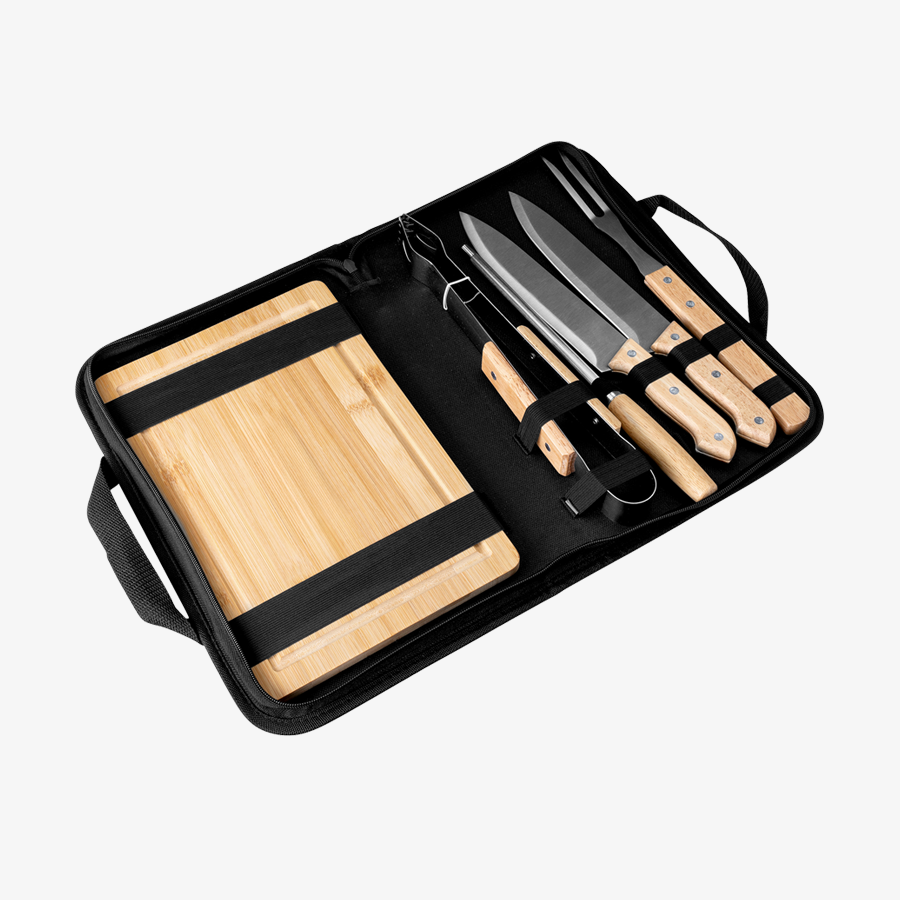 Sechsteiliges Grillset mit Holzgriffen und einem Schneidebrett aus Holz, ohne Werbeanbringung