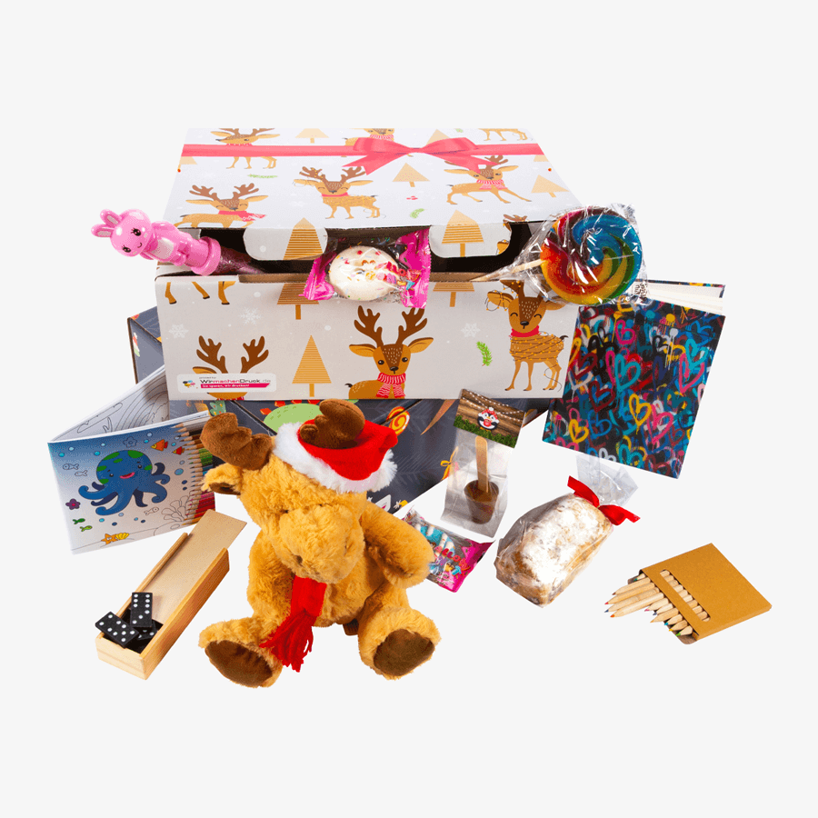 Happy-Friday-Geschenkboxen gefüllt mit vielen Spielwaren und Süßigkeiten