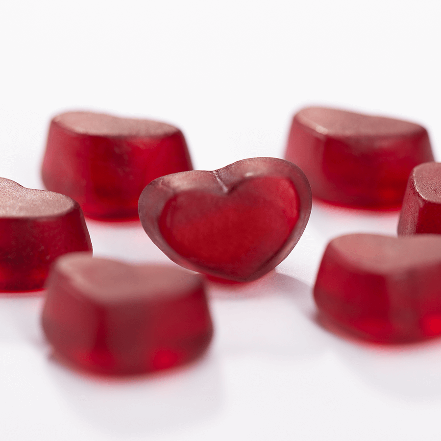 Leckere rote Fruchtgummis in Herzform, in bedruckbaren Tütchen erhältlich