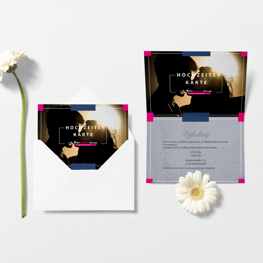 Individuelle Hochzeitskarten im Querformat, aufgeklappt und mit Umschlag, als Einladung