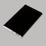 schwarze Powerbank mit 4000 mAh