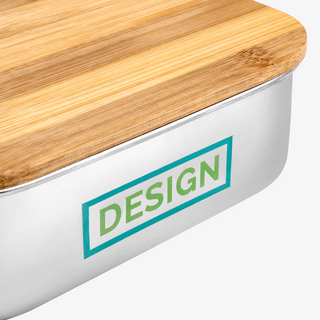 Detailansicht Tampondruck auf Edelstahl-Lunchbox mit Bambusdeckel