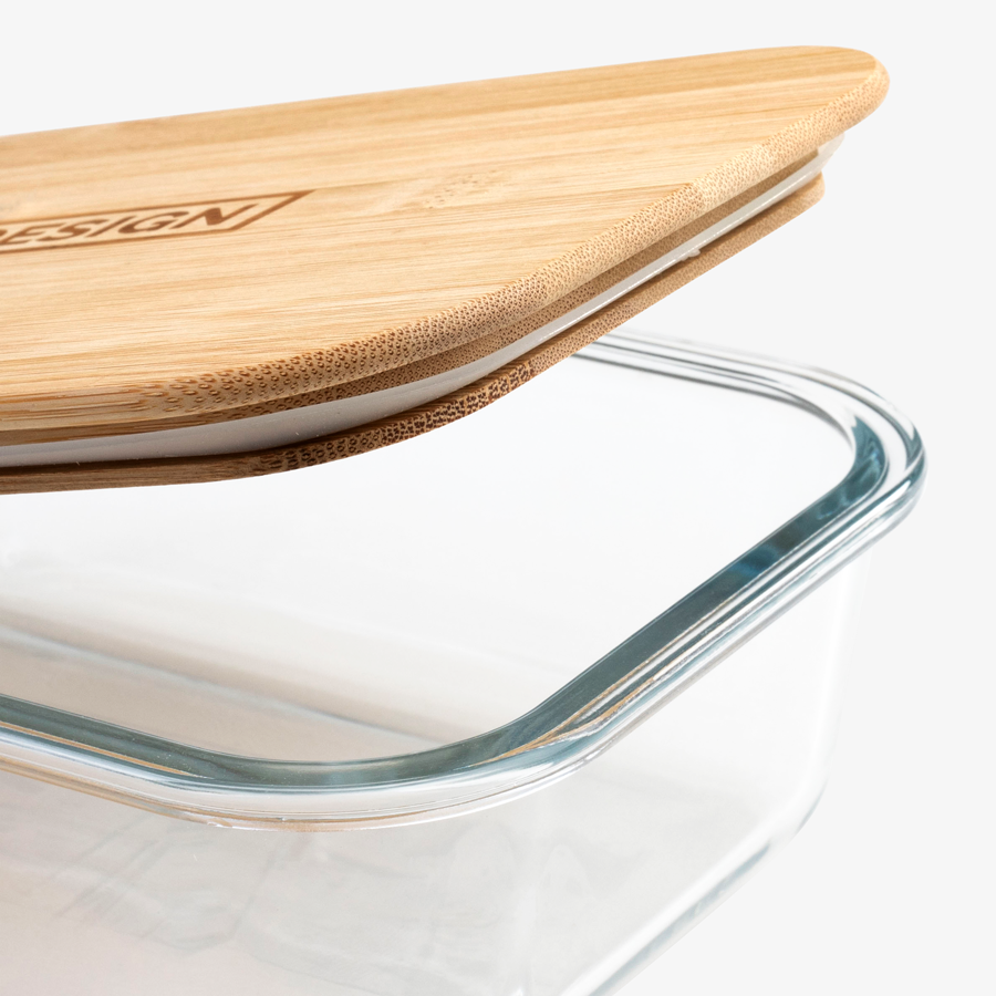 Detailansicht eckige Glas-Lunchbox mit graviertem Deckel