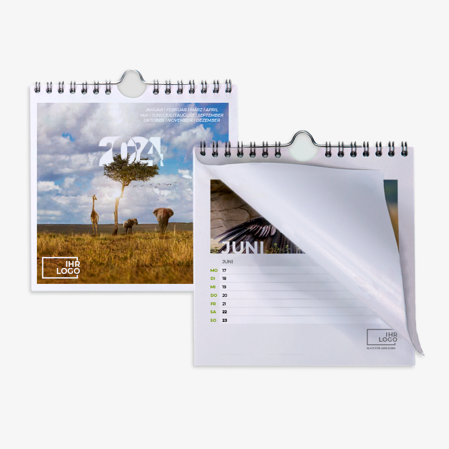Zwei quadratische Wand-Wochenkalender im Design Wildlife, einer aufgeklappt mit Wochenansicht