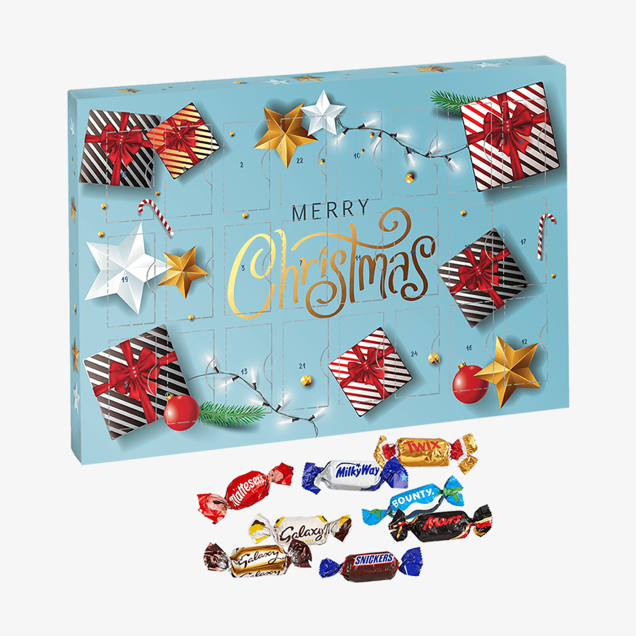 Adventskalender zum aufhängen mit vollfarbigem Druck und CELEBRATIONS-Süßigkeiten, seitliche Frontansicht