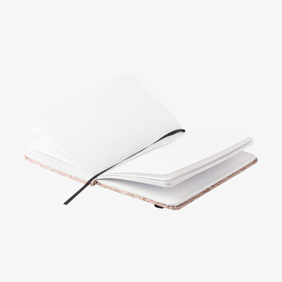 Aufgeschlagenes Notizbuch mit Kork-Cover in DIN A6, auf Vorderseite bedruckt