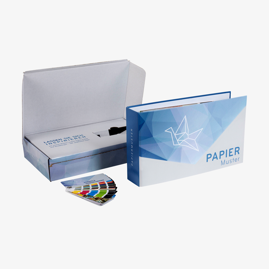 Umfangreicher Papiermusterordner im neutralen Design