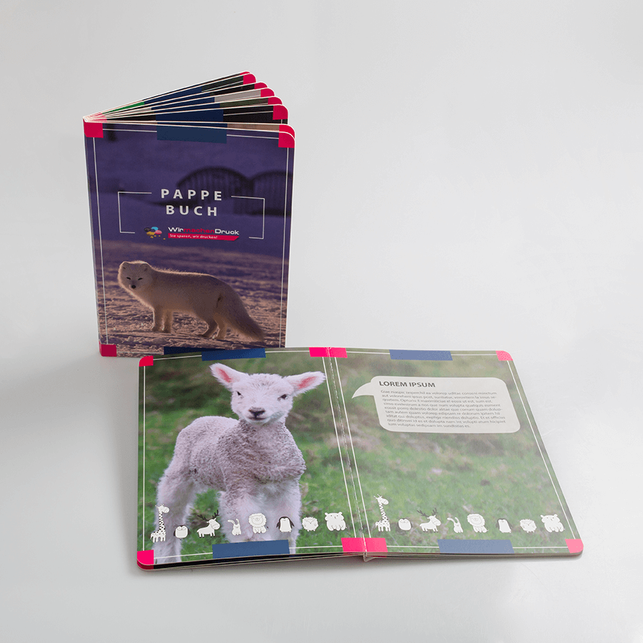 Geschlossenes und aufgeschlagenes Pappbilderbuch im Hochformat, vollfarbiger Druck und Layflat-Bindung
