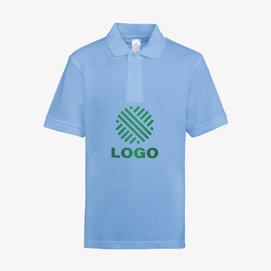 Hellblaues Basic-Poloshirt für Kinder von B&C Collection mit individuellem Digitaldruck vorne mittig