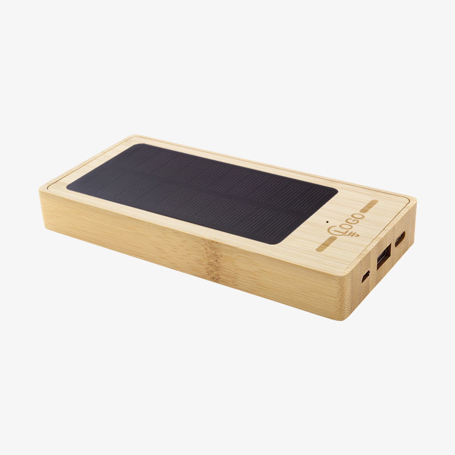 Naturfarbene Solar-Powerbank aus Bambus mit 4.000 mAh Kapazität und Lasergravur auf der Vorderseite