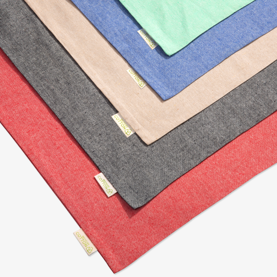 Detailansicht Taschen aus pre-recycelter Baumwolle, verschiedene Farben