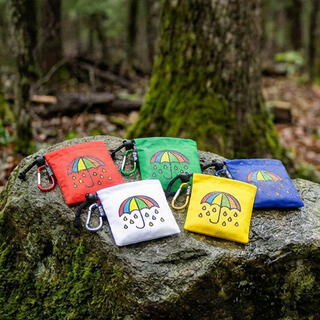 Regenponchos in individuell bedruckten Beuteln, verschiedene Farben