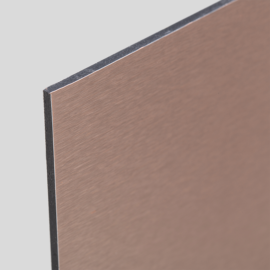 Detail einer roséfarbenen und gebürsteten Aluminiumverbundplatte mit individuellem Druck