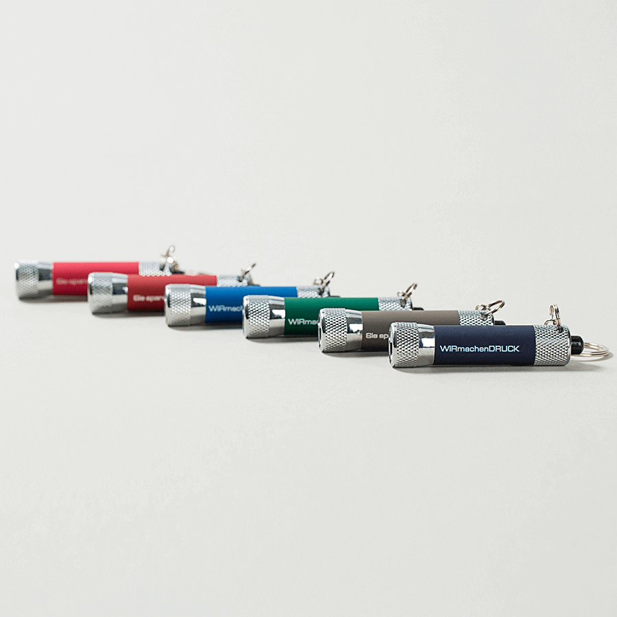 Auswahl von Schlüsselanhängern Soft Touch mit Taschenlampe in verschiedenen Farben, individuell gravierbar