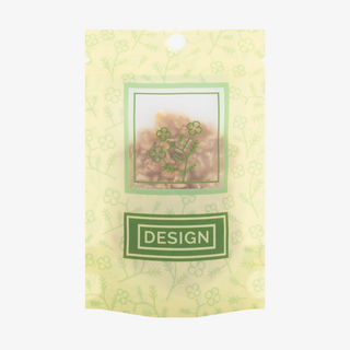 Hochformatiger bedruckter Standbodenbeutel aus recycelbarer durchsichtiger Folie mit Rundloch in der Vorderansicht