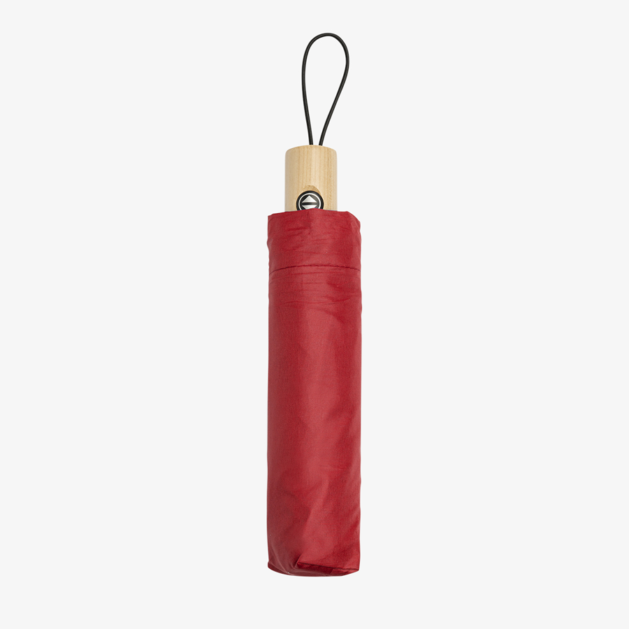 Roter Automatik-Taschenschirm in farblich passender Hülle, mit Holzgriff und Handschlaufe