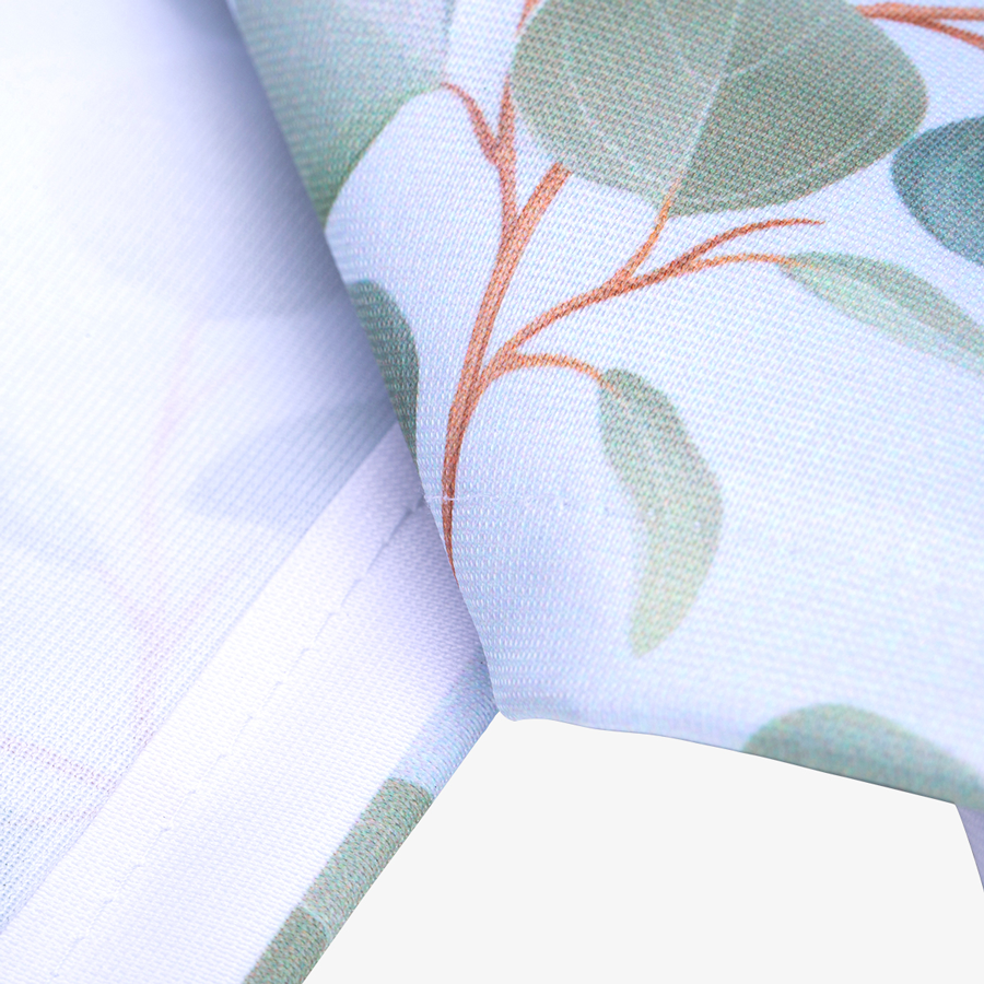 Detailansicht eines nachhaltigen Textil-Tischläufers mit individuellem Wunschdruck
