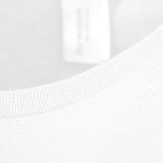 Rundhalsausschnitt eines weißen Basic-Shirts für Damen von B&C Collection