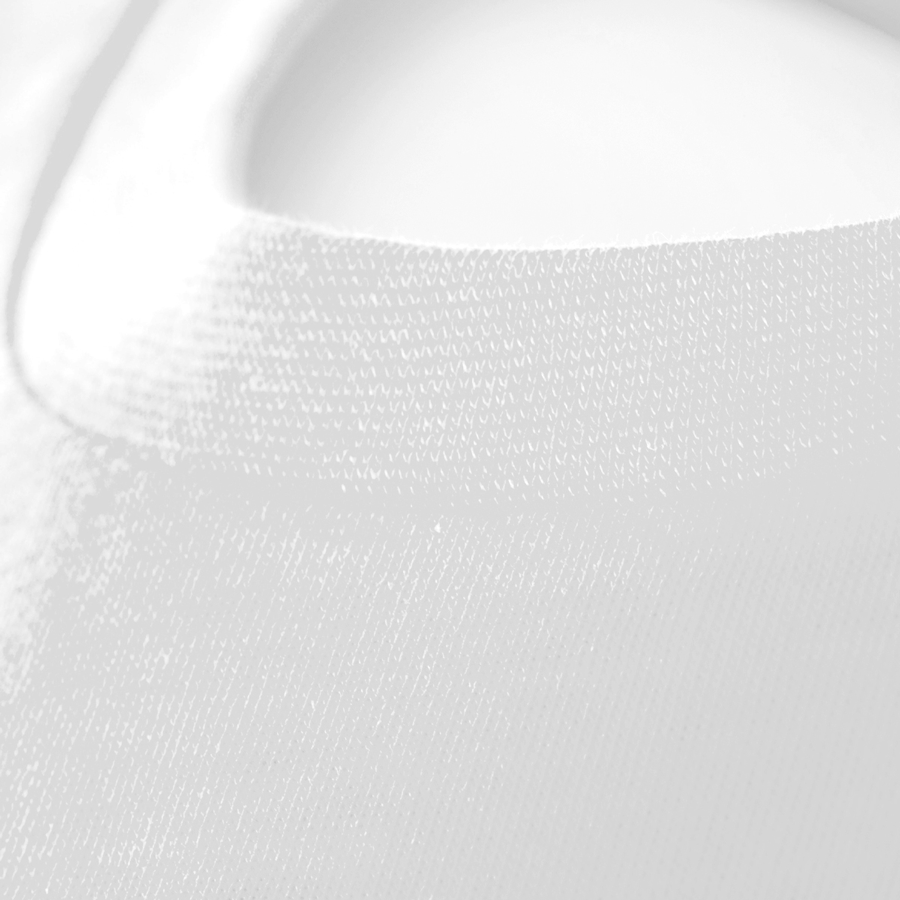 Rundhalsausschnitt eines weißen, bedruckbaren Organic-Herren-T-Shirts im Detail