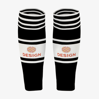 Ein Paar schwarze Stutzen mit individuellem Druck und weißen Streifen